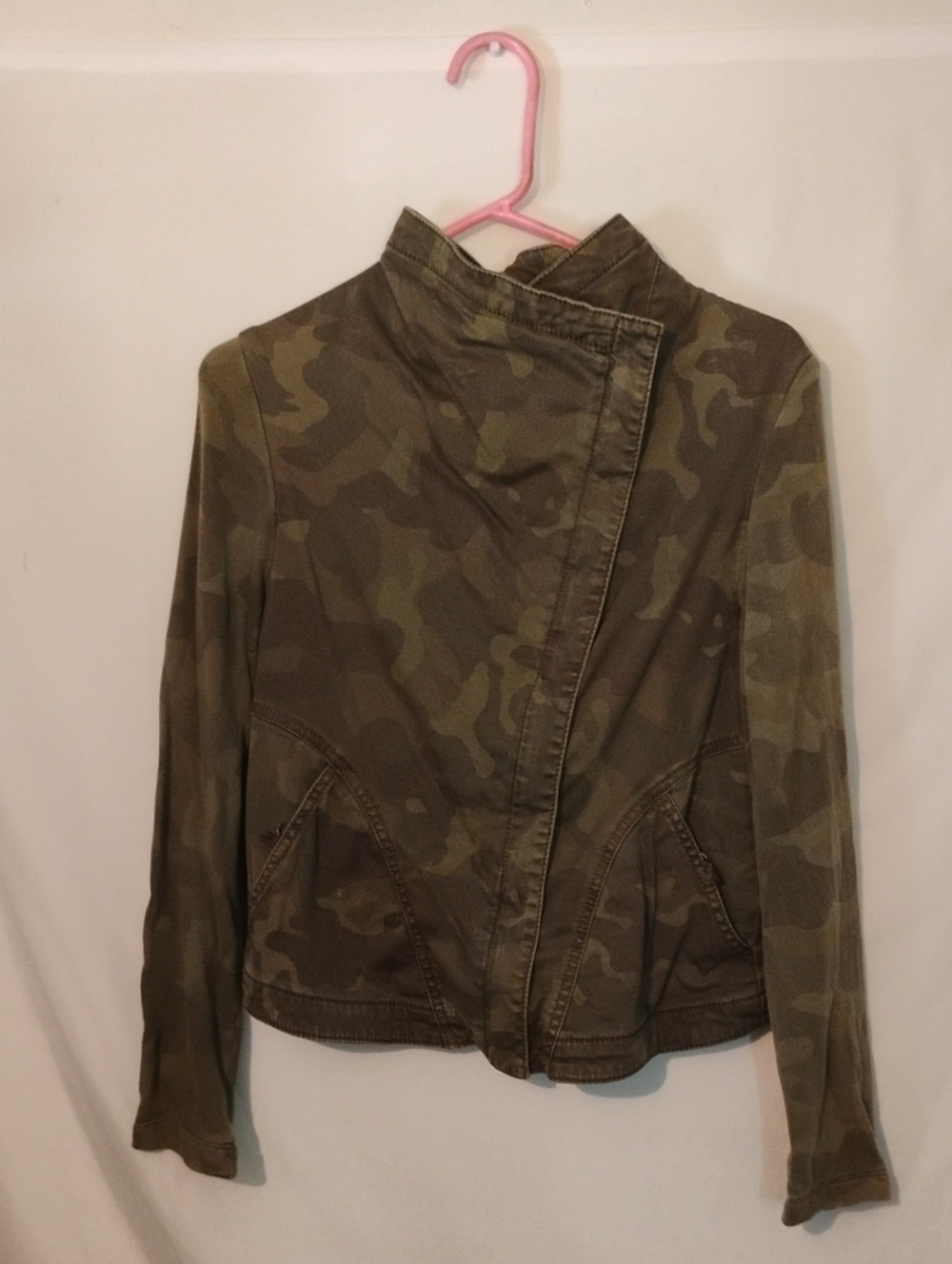 Marrakech Women's Camouflage Zip Jacket - Olive